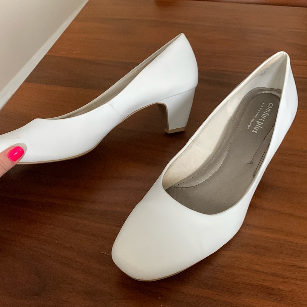 Comfort Plus white kitten heels size 13